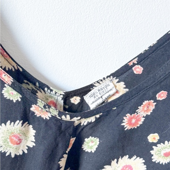 Vintage Floral Romper - Picture 4 of 4